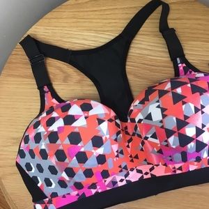 Victoria’s Secret Incredible Sports Bra Geo Print
